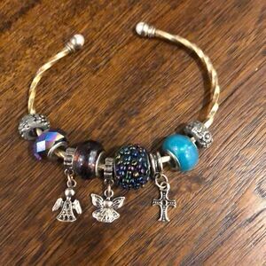 Bangle blue with charms 